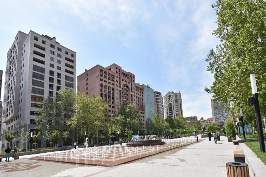 74/3New Building In The Center Of The Capital Apartment Ереван Екстериор снимка