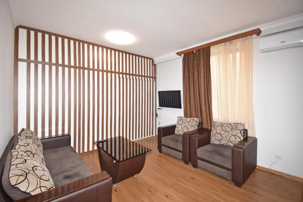 74/3New Building In The Center Of The Capital Apartment Ереван Екстериор снимка