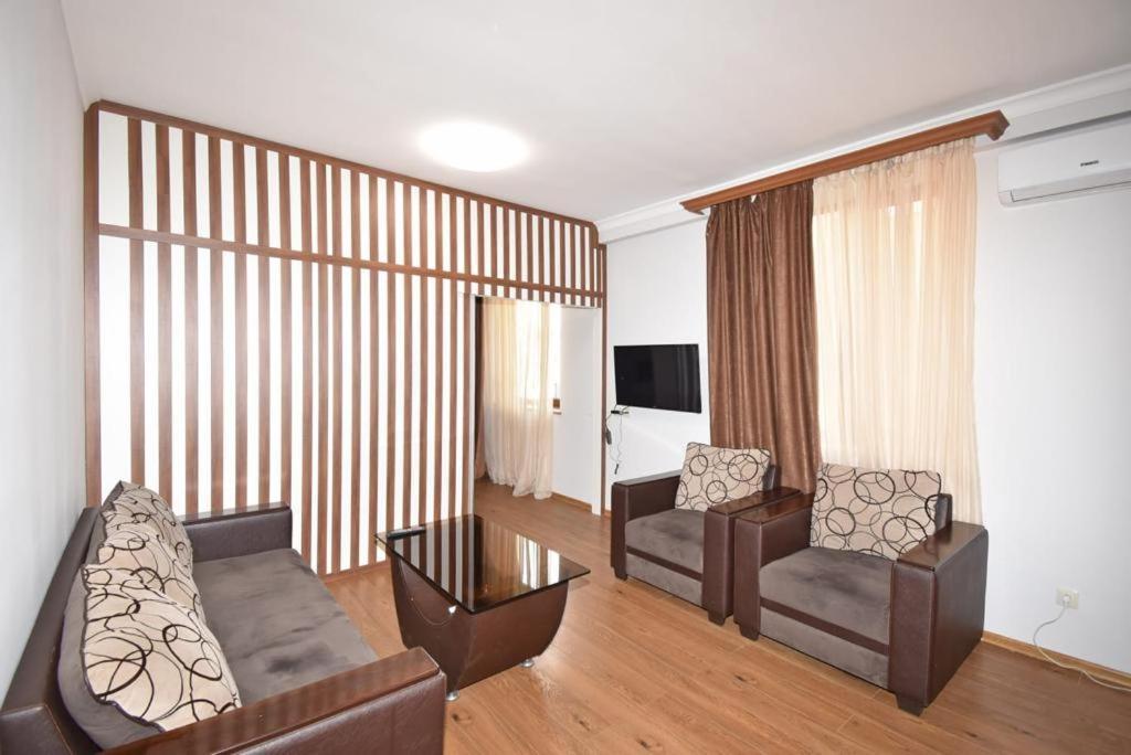 74/3New Building In The Center Of The Capital Apartment Ереван Екстериор снимка